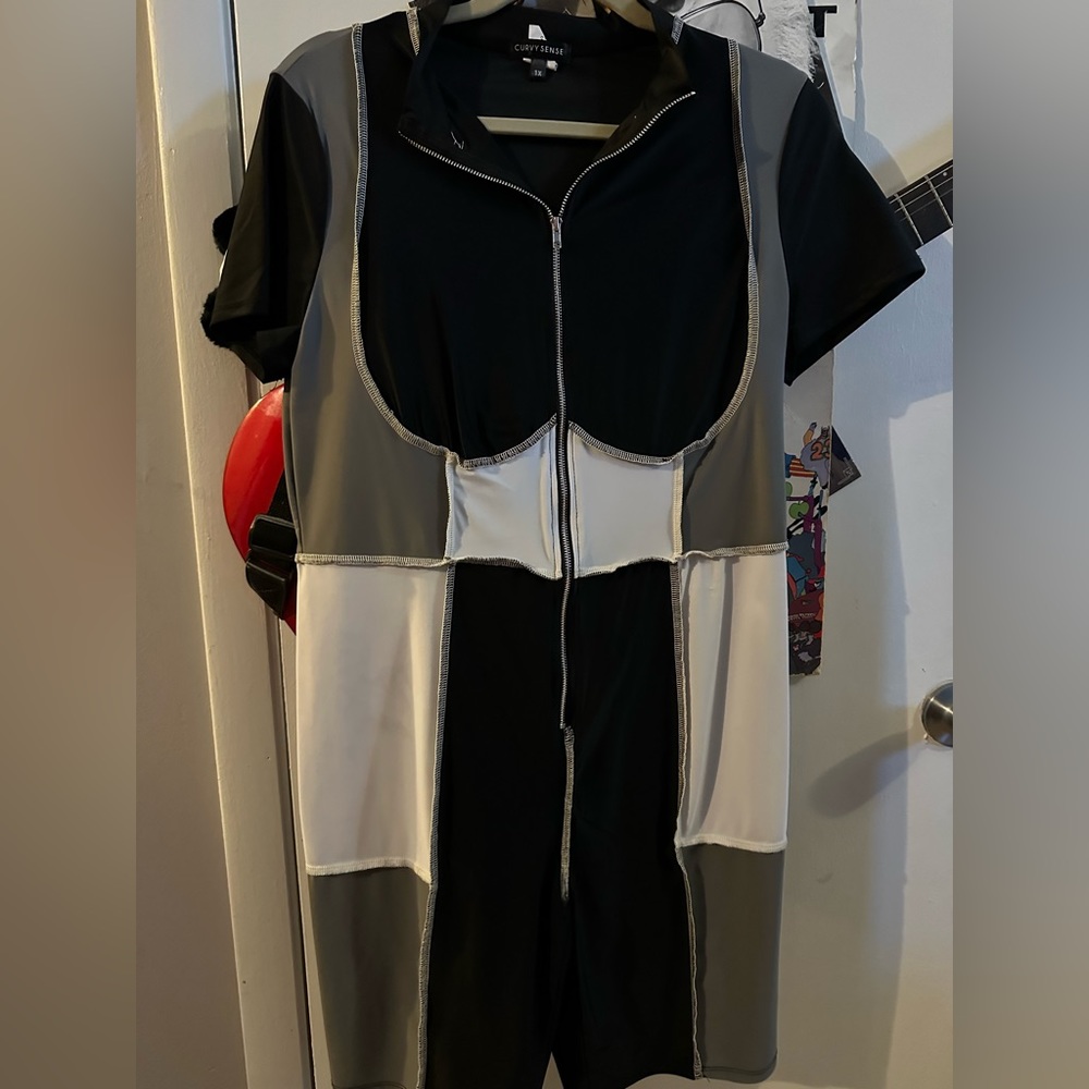 CurvySense 1X bodysuit shorts. New without tags.